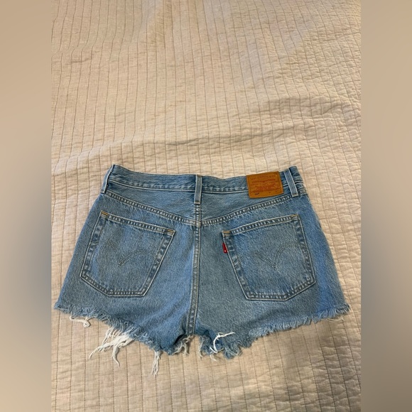 Womens Levi’s 501 Jean shorts - Picture 2 of 5